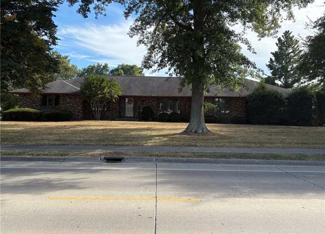 Property at 505 W Evergreen Ave, Effingham, IL 62401, 4 beds, 2.5 baths