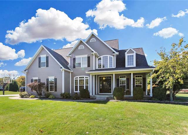 Property at 23 Stonegate Dr, Charleston, IL 61920, 5 beds, 3 baths