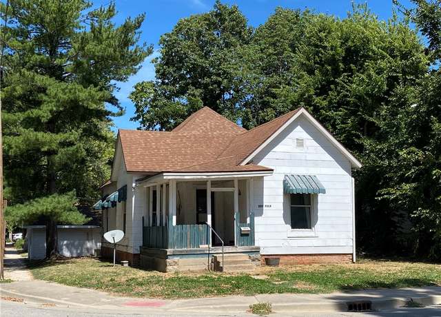 Property at 203 Polk Ave, Charleston, IL 61920, 3 beds, 1 bath
