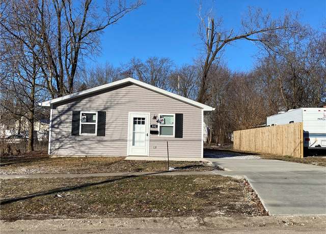 Property at 332 7th St, Charleston, IL 61920, 2 beds, 1.5 baths