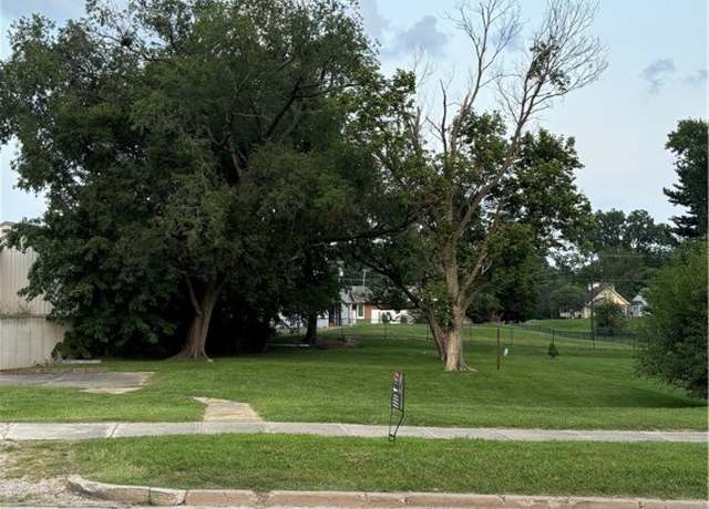 Property at 702 S Park St, Effingham, IL 62401