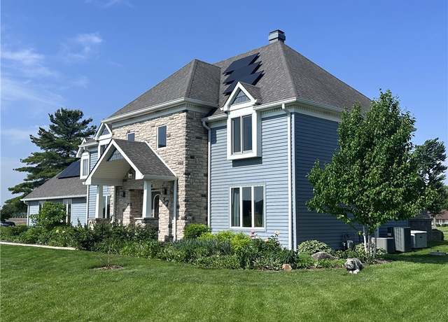 Property at 32 S Country Club Rd, Mattoon, IL 61938, 4 beds, 3.5 baths