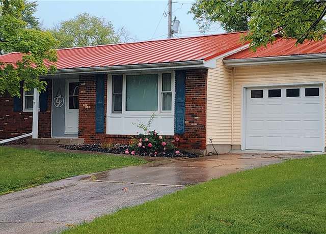 Property at 22 S Lakewood Dr, Effingham, IL 62401, 4 beds, 2.5 baths