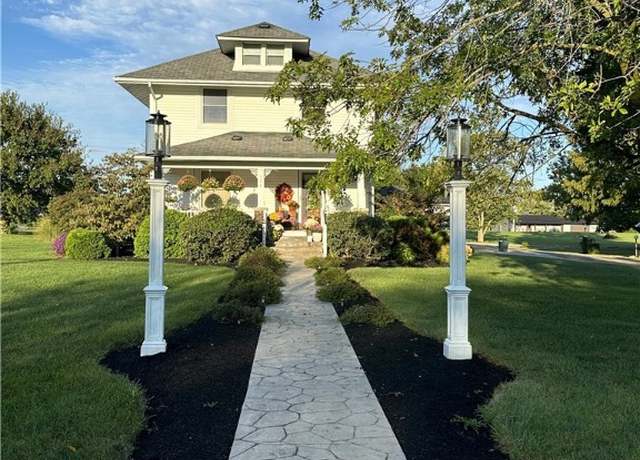 Property at 304 Chicago Ave, Bismarck, IL 61814, 3 beds, 1.5 baths