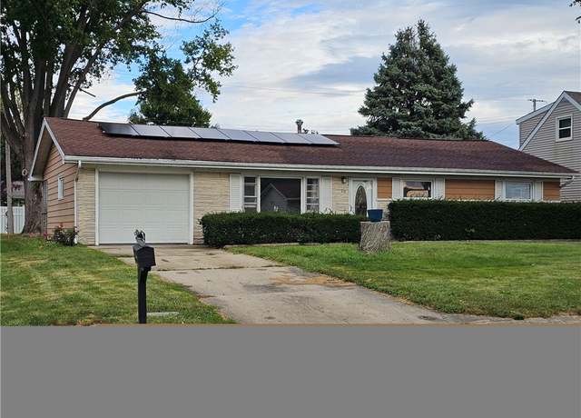 Property at 20 Houser Ct, Lincoln, IL 62656, 5 beds, 2 baths