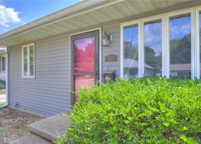 Property at 1216 W Prairie St, Taylorville, IL 62568, 4 beds, 2 baths