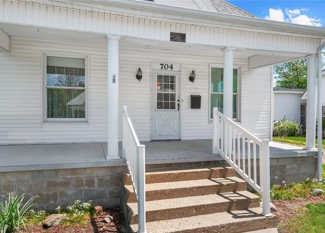 Property at 704 N Main St, Paris, IL 61944, 2 beds, 1 bath