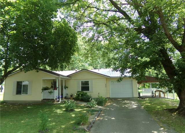 Property at 210 Kennedy Ave, Pana, IL 62557, 3 beds, 1 bath