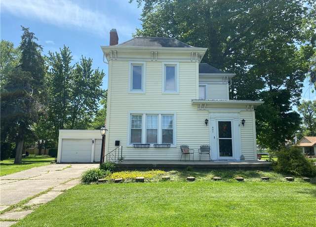 Property at 401 E Fourth St, Pana, IL 62557, 3 beds, 1.5 baths