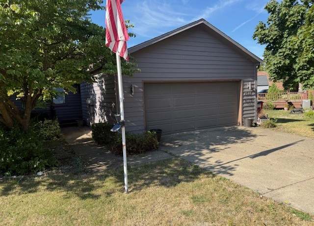 Property at 1527 Devonshire Dr, Champaign, IL 61821, 2 beds, 1 bath