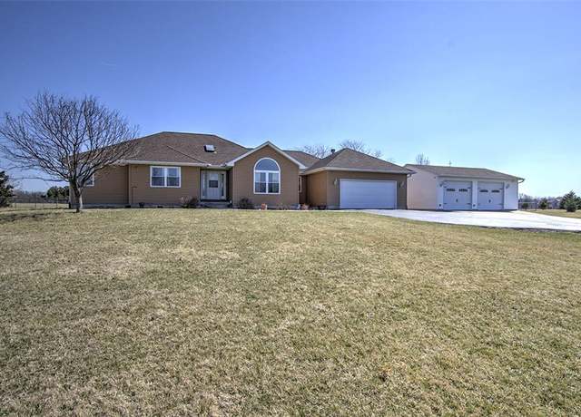 Property at 5580 River Bluff Ct, Oreana, IL 62554, 4 beds, 2 baths