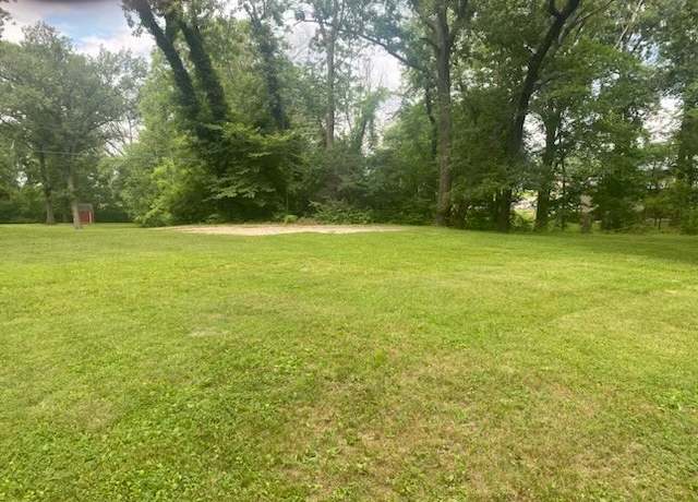 Property at 1011 W Tulip Ln, Robinson, IL 62454