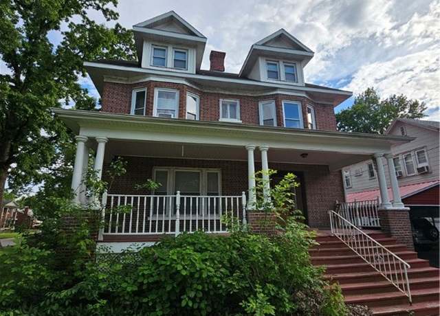 Property at 627 E Broadway St, Centralia, IL 62801, 5 beds, 1.5 baths