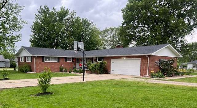 Photo of 802 Cedar St, Marshall, IL 62441