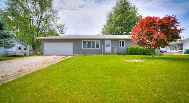 Photo of 635 E North St, Warrensburg, IL 62573