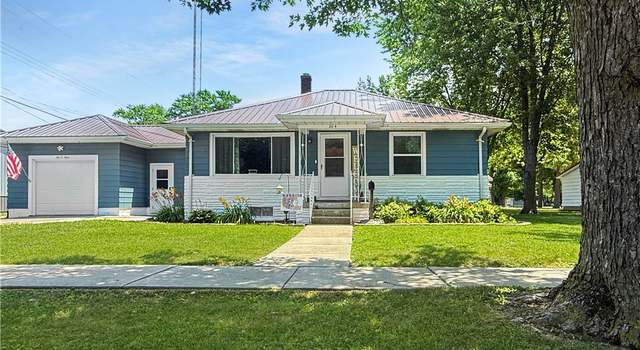 Photo of 204 SE 4th St, Casey, IL 62420