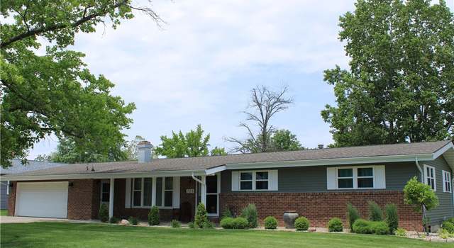 Photo of 725 Park Pl, Shelbyville, IL 62565