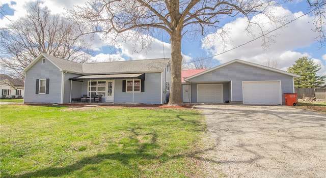 Photo of 220 E North St, Bethany, IL 61914