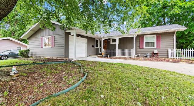 Photo of 317 Holiday Dr, Decatur, IL 62526