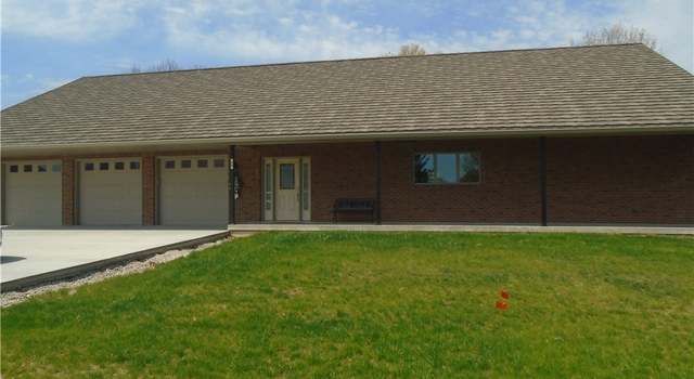 Photo of 307 N Columbus St, Teutopolis, IL 62467