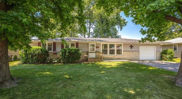 Photo of 801 N Parkview St, Effingham, IL 62401