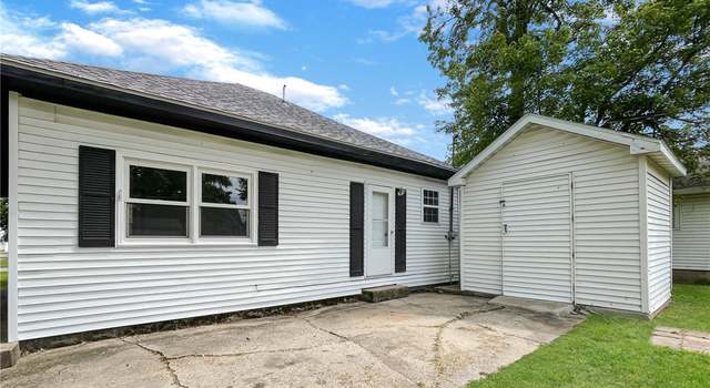 Photo of 621 Piatt Ave, Mattoon, IL 61938