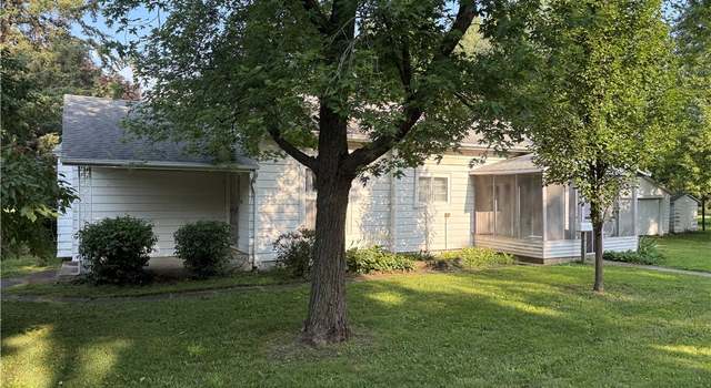 Photo of 114 Henderson St, Rossville, IL 60963