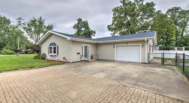 Photo of 4402 E Rosewood Dr, Decatur, IL 62521