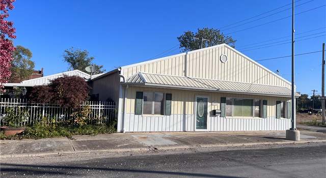 Photo of 112 4th St, St Elmo, IL 62458