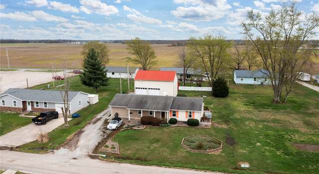 Photo of 606 Field Ave, Flora, IL 62839