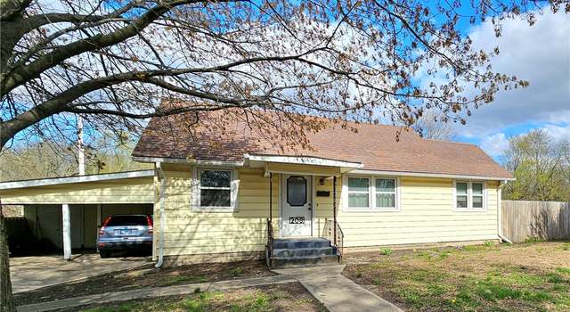 Photo of 208 N Maple St, Windsor, IL 61957