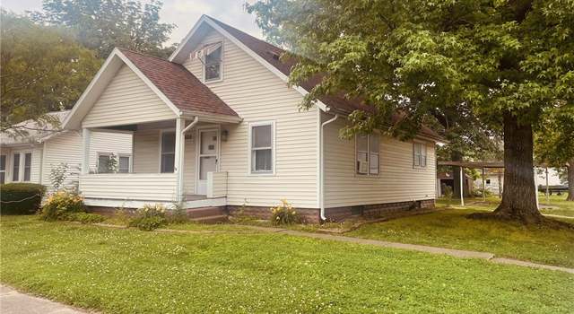 Photo of 202 Elm St, St Elmo, IL 62458