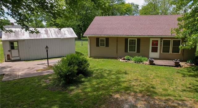 Photo of 108 Loren St, Henning, IL 61848