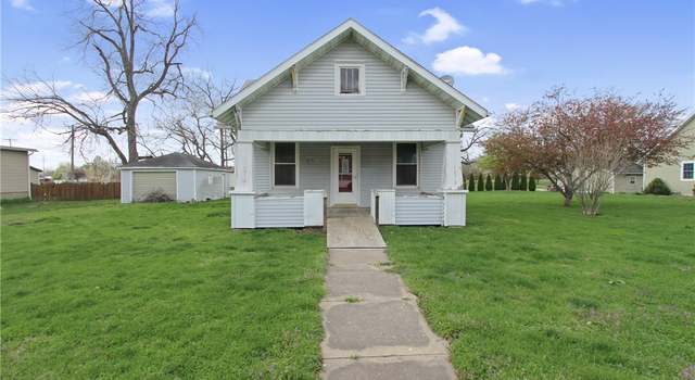 Photo of 829 Locust Ave, Neoga, IL 62447