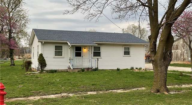 Photo of 110 Bissell St, Tower Hill, IL 62571