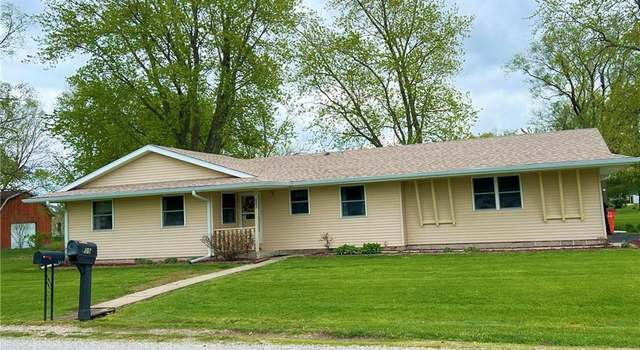 Photo of 208 W N 2nd St, Strasburg, IL 62465