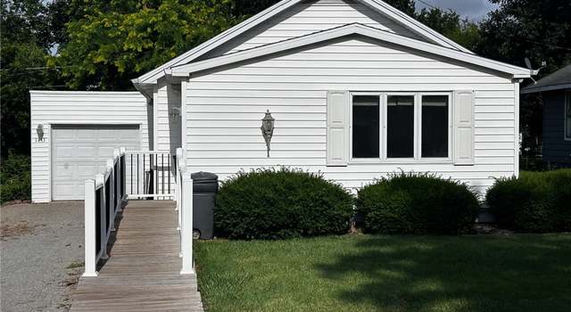 Photo of 1413 13th St, Charleston, IL 61920