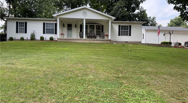 Photo of 145 W Steidl Rd, Paris, IL 61944