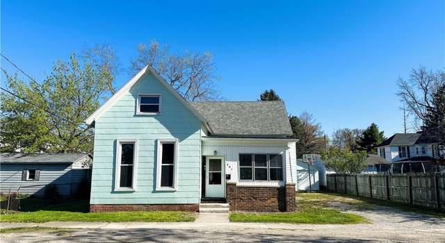 Photo of 221 W Elizabeth St, Paris, IL 61944