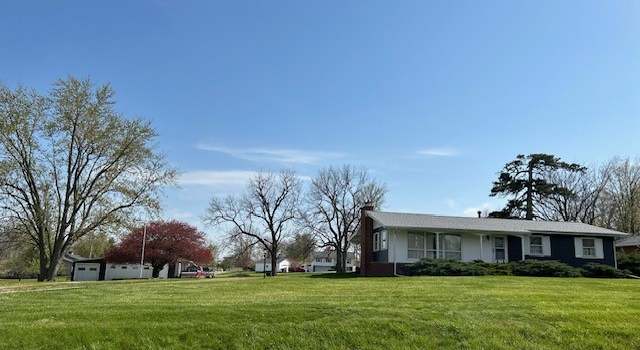 Photo of 665 E North St, Warrensburg, IL 62573