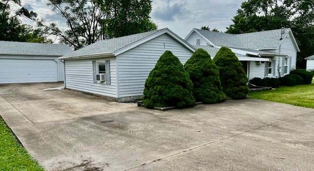 Photo of 311 E Collett St, Oakwood, IL 61858