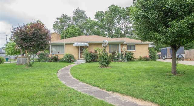 Photo of 820 Oklahoma Ave, Mattoon, IL 61938