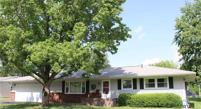 Photo of 1115 N Wood St, Shelbyville, IL 62565