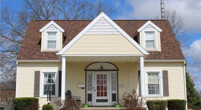 Photo of 715 W South 1st St, Shelbyville, IL 62565