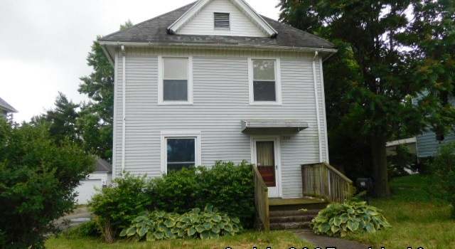 Photo of 230 E Madison St, Paris, IL 61944