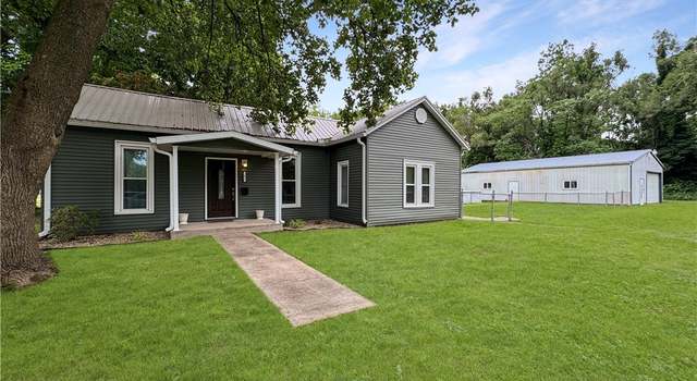 Photo of 2421 Charleston Ave, Mattoon, IL 61938
