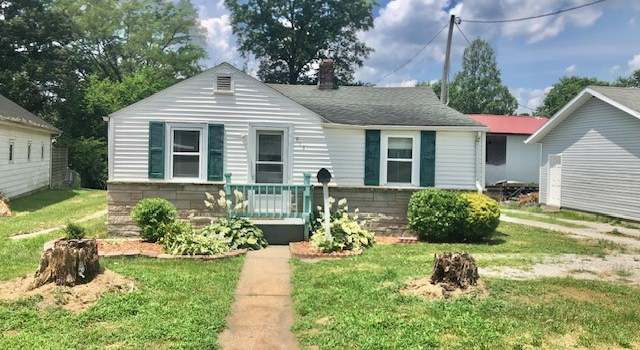 Photo of 813 S Oakwood St, Effingham, IL 62401