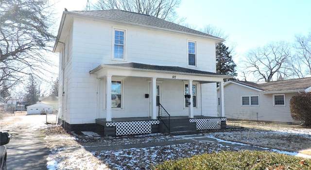 Photo of 107 Maple St, Rossville, IL 60963