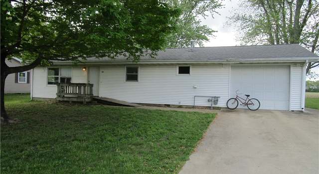 Photo of 321 E 1st St, Ramsey, IL 62080