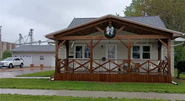 Photo of 704 W Jefferson Ave, Altamont, IL 62411